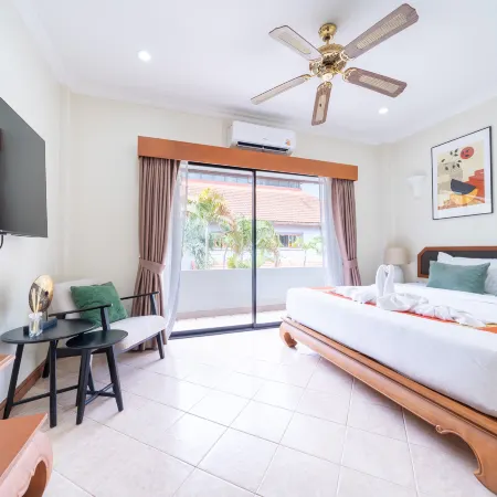 View Talay Longstay Hotel & Suites Отели рядом с достопримечательностью «Массаж Смайл»