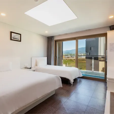 Sea View Hotel Отели рядом с достопримечательностью «Храм Кымсундан»