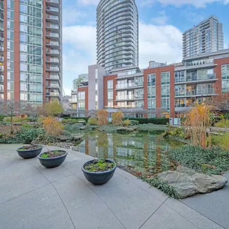 Cozy 2BR2BA Downtown Vancouver/Pool/HotTub/Parking