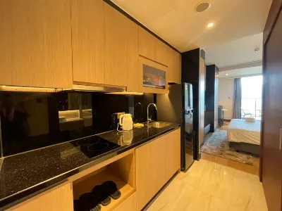 Deluxe King Studio with Balcony and Partial Ocean View Các khách sạn ở Đà Nẵng