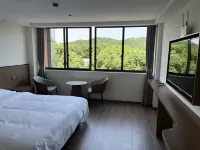 Fengyi Business Hotel - parking