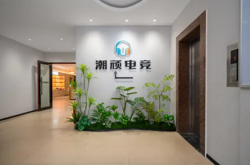 Chaowan E-sports Youth Hostel (Shuijinggou) - parking