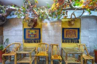 Wayalu Theme Hotel (Forest Lake Branch on March 3rd Avenue, Wuzhishan)