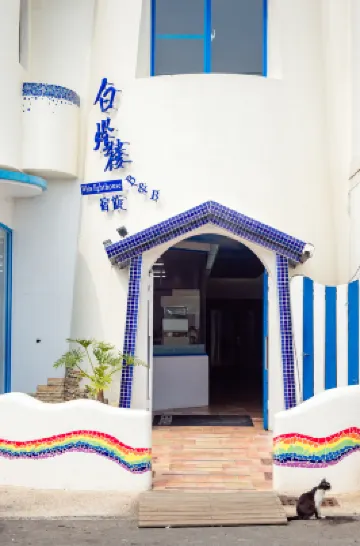 White Lighthouse Beds and Breakfasts Hotels near Lambai Island