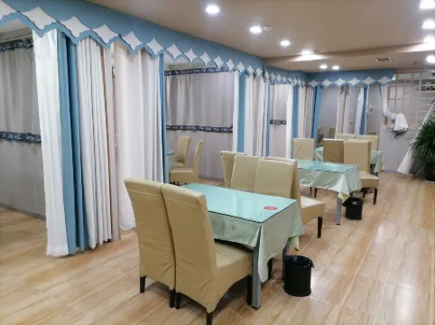 Korla Ronghui Yi Hotel (Xiangli Avenue Food Street Branch)