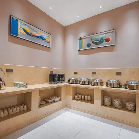 Vienna Hotel (Yichun Tonggu World Trade Square Branch)