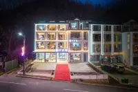 Luanchuan Zhuyuxuan Homestay (Laojunshan Zhongling Cableway Branch)