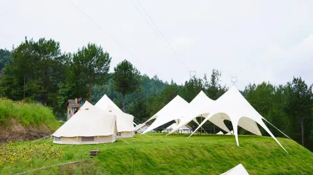 Qiaotou Lakeside Camping Base Отели в г. Шичжу-Туцзяский автономный уезд