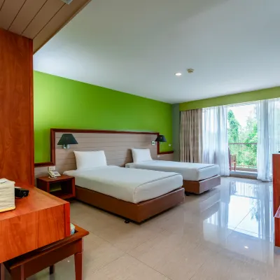Long Beach Cha-Am Hotel Hotels near Wat Neranchararam