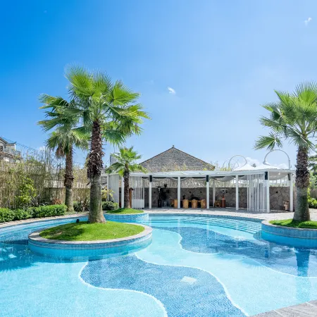 Tengchong East Lake Thermal Spa Hotel