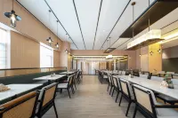 Dali High-speed railway station Erhai Park Atour Hotel