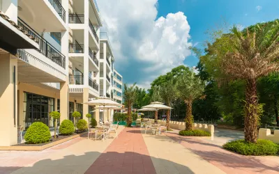 Yueshan Yushui Holiday Homestay (Yangshuo Yulonghe Tourism Resort Xiayu Wharf Branch) Hotels near Jinlong Bridge