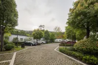 Floral Hotel · Ma'anshan Xiangquan Taohuayuan Hotel - parking