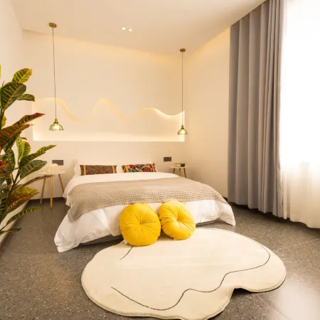 Yining Huayujian homestay