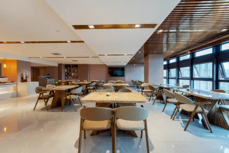 Changchun Rui Bang International Hotel Отели рядом с достопримечательностью «Changchun Vocational Institute of Technology»