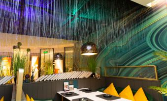 Century Yinhua Hotel (Enshi Cultural Center Plaza University for Nationalities)