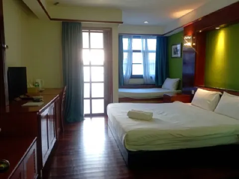 Alpine LXPD Water Chalet Hotels in 