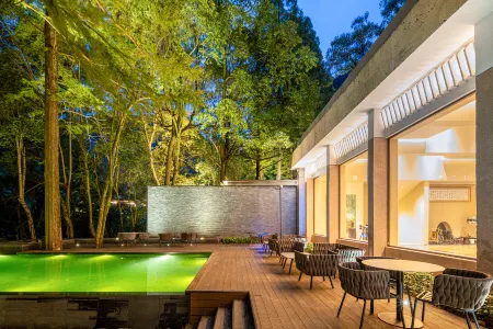 Shuanglong Resort Отели рядом с достопримечательностью «Huangdaxian Scenic Area»