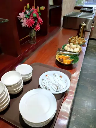 Star Moon Hotel Отели рядом со станцией Xiushan Railway Station