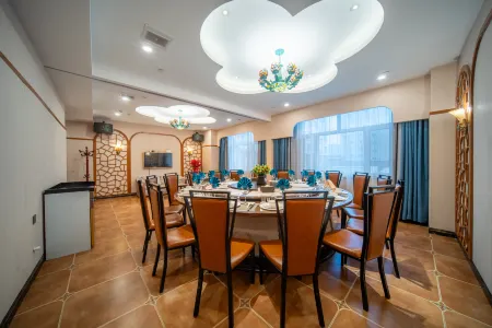 Qiaogeli Hotel, Kunlun Отели рядом с достопримечательностью «Xinjiang Institute of Light Industry Technology»