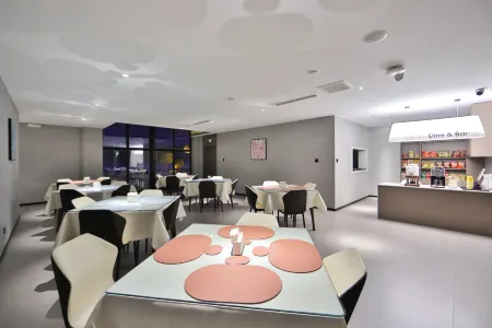 Rhyme Holiday Homestay Отели рядом с достопримечательностью «Longshan Korean Folk Village»