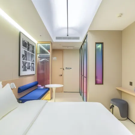 Nanyang WeShang Select Hotel (Jianshe West Road Railway Station Branch)