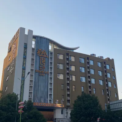 Holiday Inn Giandiman Hotels near Jingju Temple
