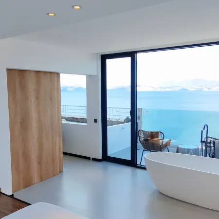 Dali Zouzou Tingting Seaview Inn