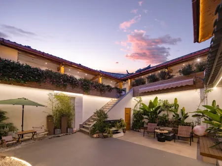 Dongsheng Wild Luxury Courtyard (Lijiang Mufu Store)