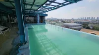 BlueTel Re'sidencE Bangkok IMPACT-1 Time Drop-Off Service to IMPACT OR MRT (MTO2) - Swimmingpools