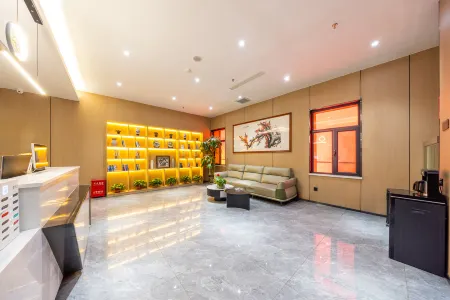 GreenTree Inn Express Hotel (Lanzhou Zhongshan Bridge Xiguan Subway Station) Отели рядом с достопримечательностью «Ming Zhenyuan Flying Bridge Former Site»