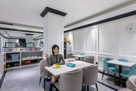 Xana Hotelle (Zhengzhou Xinzheng International Airport)