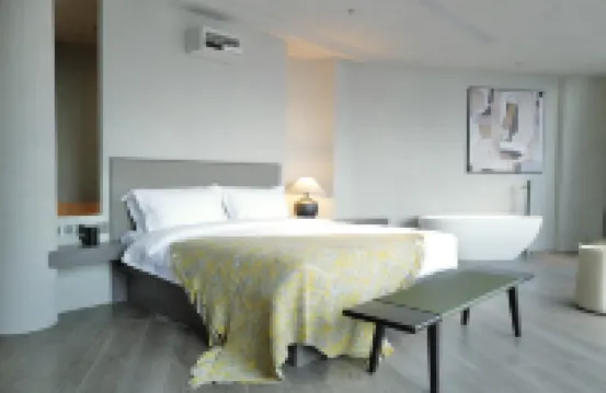 Late Autumn Designer Hotel (Chongqing Jiefangbei Hongyadong Branch)