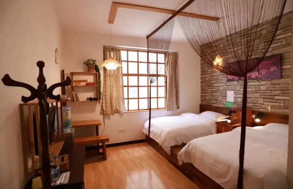 昭通寬窄巷子假日酒店