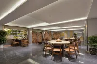 Silent Lost Horizon natural aesthetics Solo Courtyard Designer Hotel - breakfast
