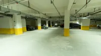 Qilian Huayue Hotel - parking