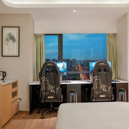 Heguang Alienspace E-Sport Hotel (Chengdu Tianfu 1st Street Shihao Plaza) Отели рядом с достопримечательностью «Глобальный центр «Новый век»»