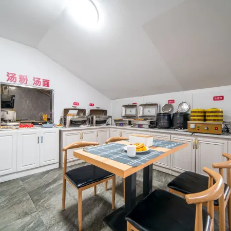 Jishui Shenghe E-sports Apartment