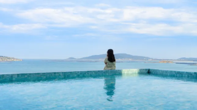 SIXPENCE Moonlight Seaview Homestay (Pingtan Huandao East Road) Hotels near Beigang Village