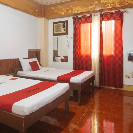 RedDoorz @ Farm Side Hotel Laoag City