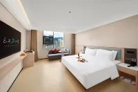 Fairyland Hotel (Liupanshui High-speed Railway Station People's Square) - balcony