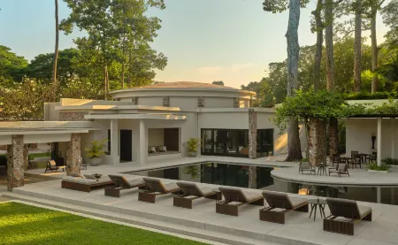 Amansara Отели рядом с достопримечательностью «Puthan Nokor Reach Thorm Meta Pagoda»