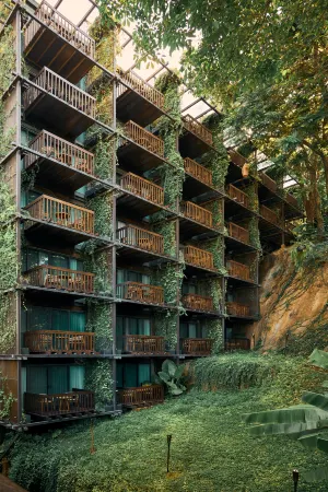 Dinso Resort & Villas Phuket, Vignette Collection by IHG Отели рядом с достопримечательностью «Улица Бангла Роуд»