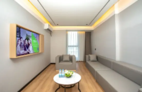 GreenTree Express Hotel (Luohe High-speed Railway West Station Wanda Plaza)