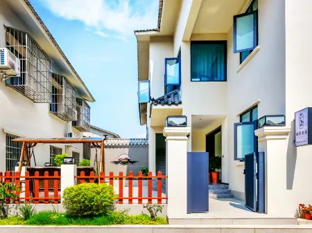 Wudangshan Shiguang Boutique Stay (Entrance to the Mountain) Отели рядом с достопримечательностью «Wudang Scenic Spot»