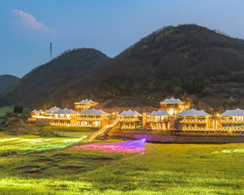 Fengcong Luxury Tent Homestay Hotels in Luoping