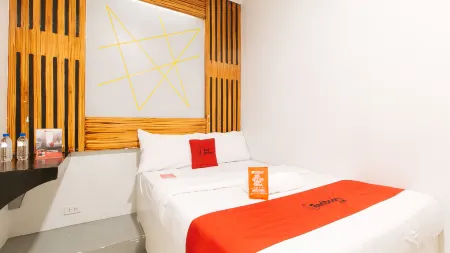 RedDoorz near Quiapo Church Manila Отели рядом с достопримечательностью «Университет Лисеум оф Филиппины»