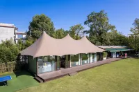 Qingcheng Mountain Xinyeshe Tent Resort Hotels near Qijiang River