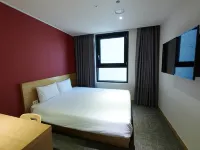 Dormy Inn EXPRESS SEOUL Insadong Отели рядом с достопримечательностью «Торговый центр U:US»