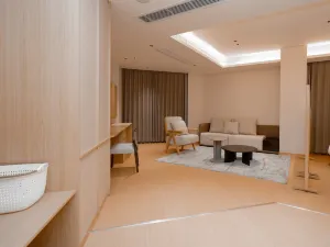 Elong DELUXE Hotel (Suining International Convention and Exhibition Center Store)